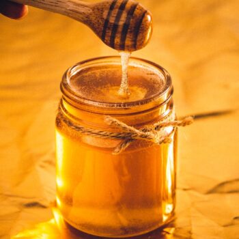 clear glass jar with brown liquid
